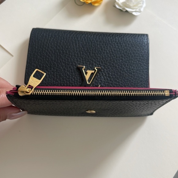 Louis Vuitton Capucines Wallet - Picture 6 of 8